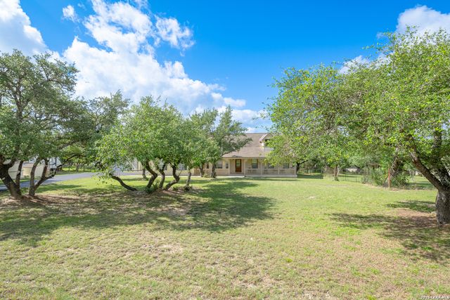 6211 YORKSHIRE DR, Spring Branch, TX 78070