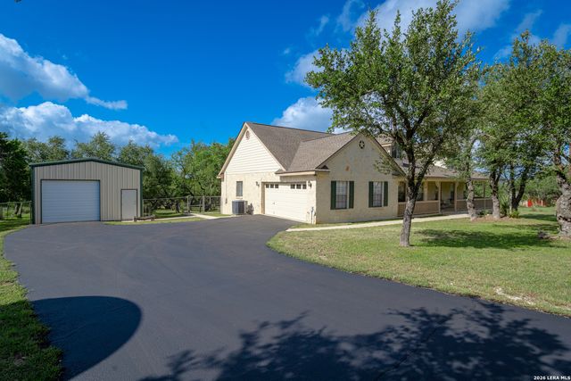 6211 YORKSHIRE DR, Spring Branch, TX 78070