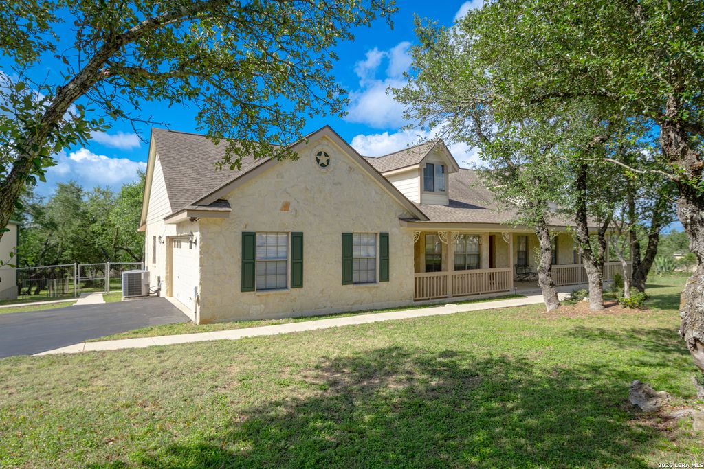 6211 YORKSHIRE DR, Spring Branch, TX 78070