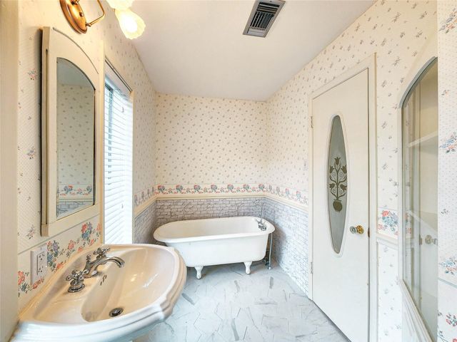 12 Kings Row, Houston, TX 77069
