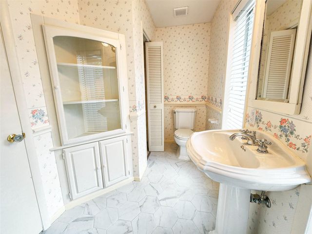 12 Kings Row, Houston, TX 77069