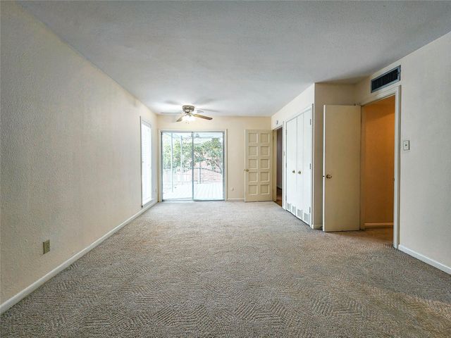 12 Kings Row, Houston, TX 77069