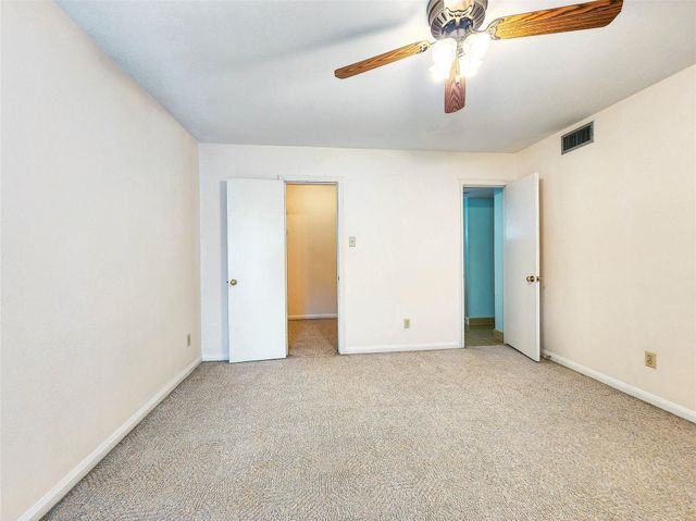 12 Kings Row, Houston, TX 77069