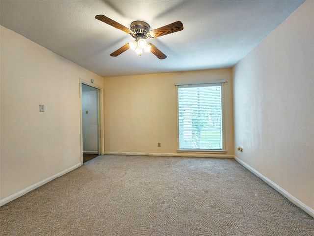 12 Kings Row, Houston, TX 77069