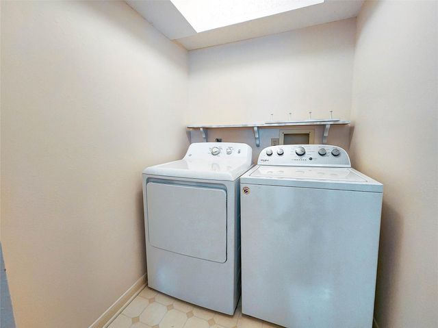 12 Kings Row, Houston, TX 77069