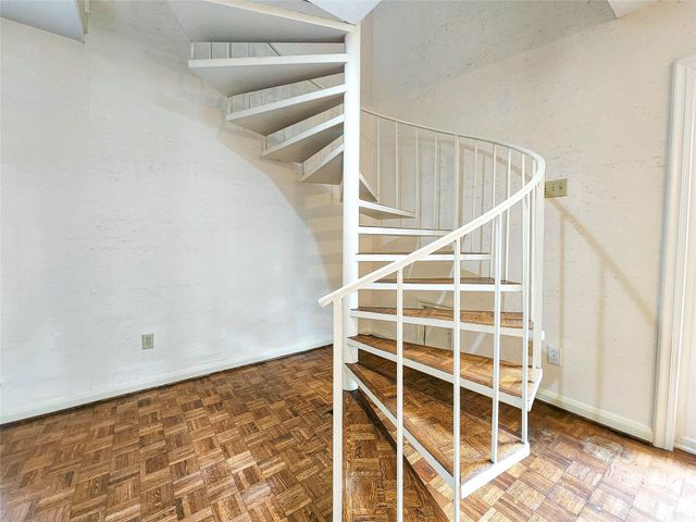 12 Kings Row, Houston, TX 77069
