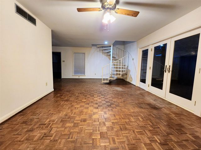 12 Kings Row, Houston, TX 77069
