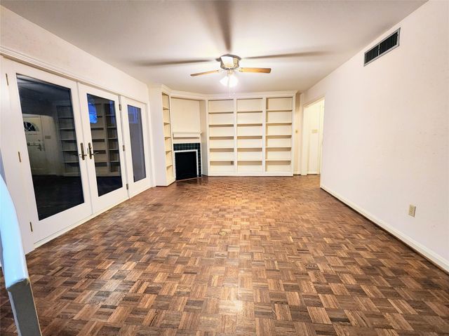 12 Kings Row, Houston, TX 77069