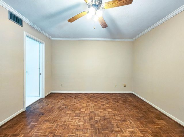 12 Kings Row, Houston, TX 77069