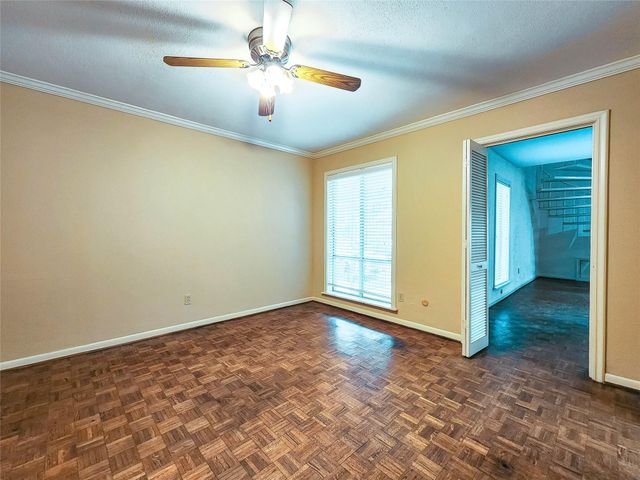 12 Kings Row, Houston, TX 77069