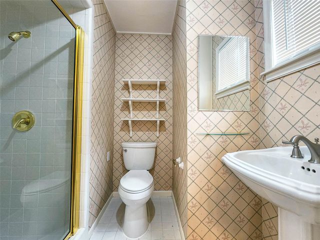 12 Kings Row, Houston, TX 77069