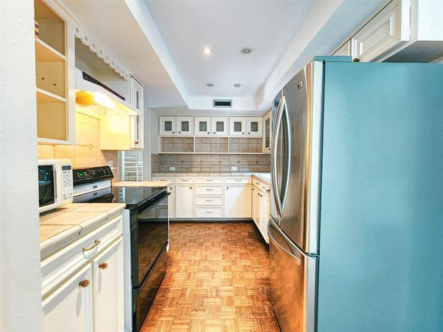 12 Kings Row, Houston, TX 77069