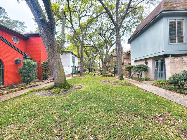 12 Kings Row, Houston, TX 77069