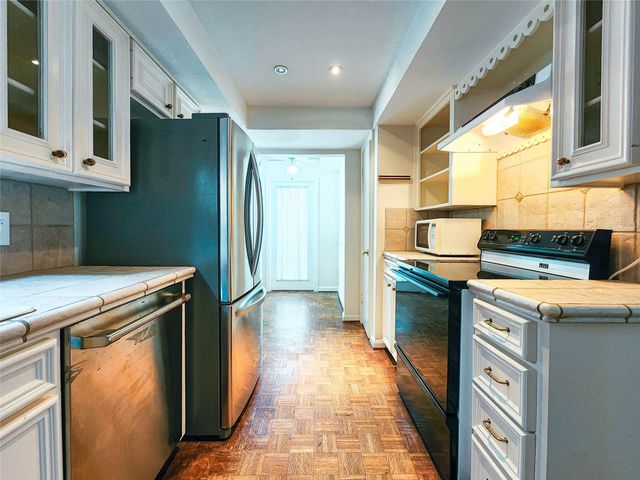 12 Kings Row, Houston, TX 77069