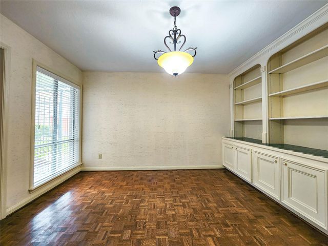 12 Kings Row, Houston, TX 77069