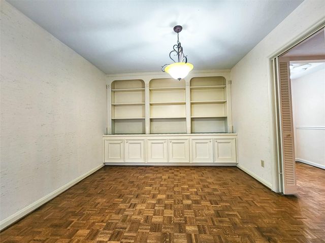 12 Kings Row, Houston, TX 77069