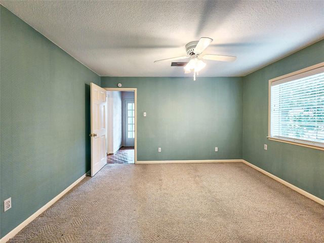 12 Kings Row, Houston, TX 77069