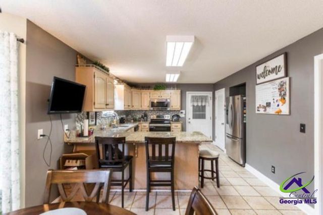 191 Henry Drive, Gray, GA 31032