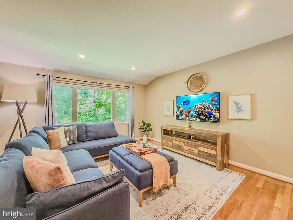 Image 13 of property listing at 1514 AINSLEY RD, Silver Spring, MD 20904
