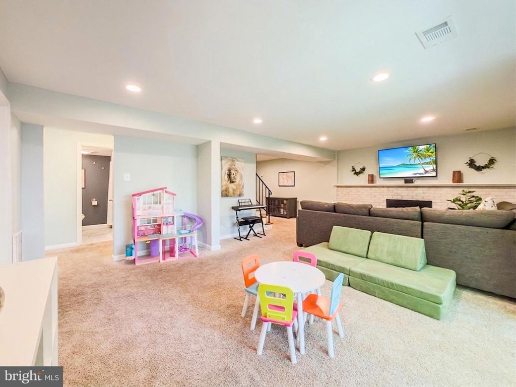Image 27 of property listing at 1514 AINSLEY RD, Silver Spring, MD 20904