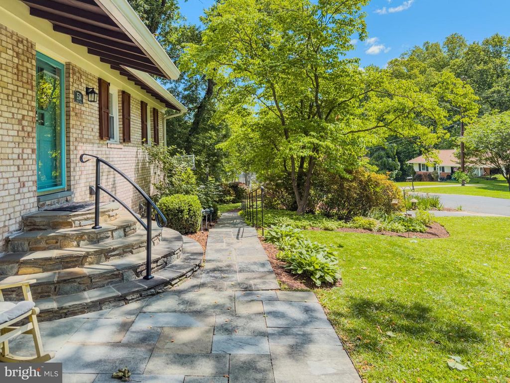 Image 3 of property listing at 1514 AINSLEY RD, Silver Spring, MD 20904