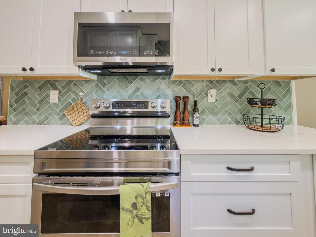 Image 4 of property listing at 1514 AINSLEY RD, Silver Spring, MD 20904