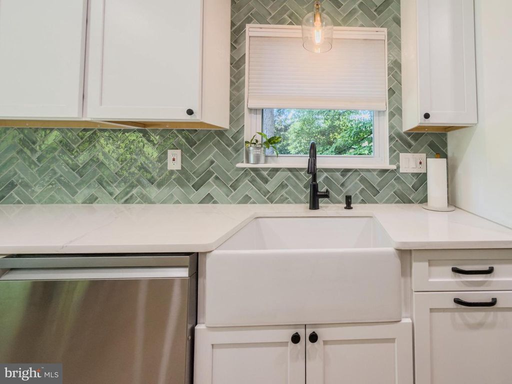 Image 5 of property listing at 1514 AINSLEY RD, Silver Spring, MD 20904