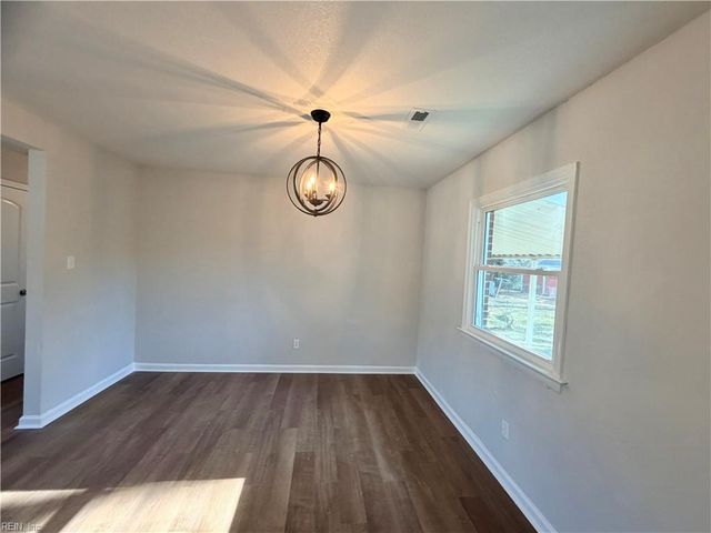 615 Gary LN, Hampton, VA 23661