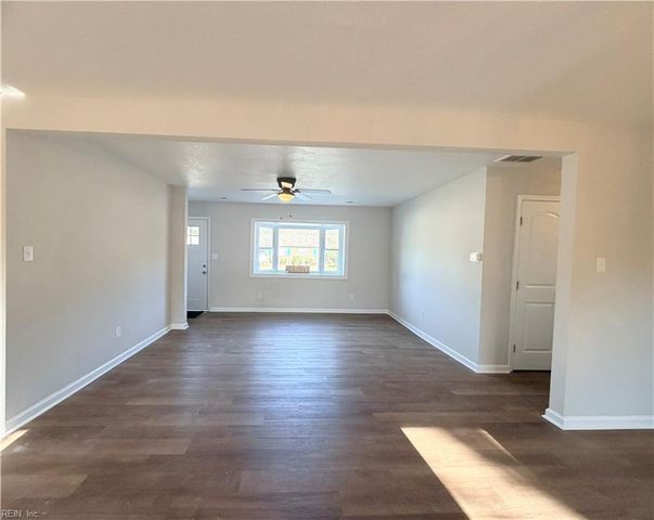 615 Gary LN, Hampton, VA 23661