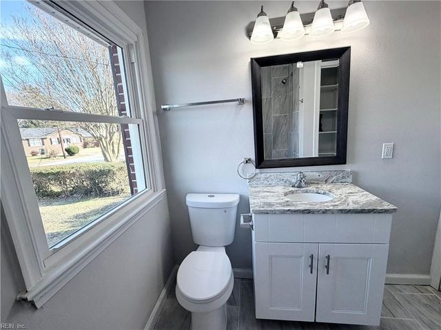 615 Gary LN, Hampton, VA 23661