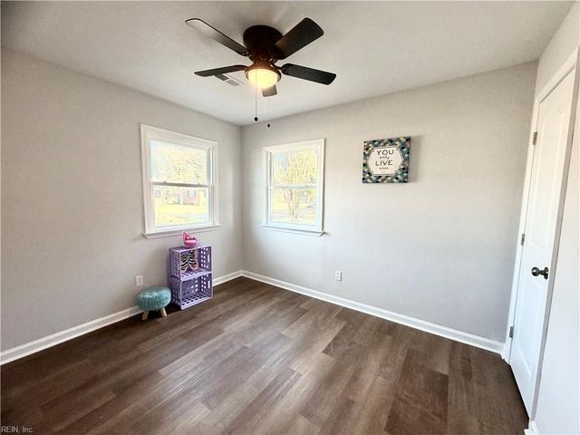 615 Gary LN, Hampton, VA 23661