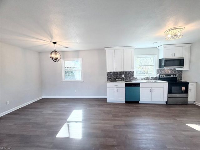 615 Gary LN, Hampton, VA 23661