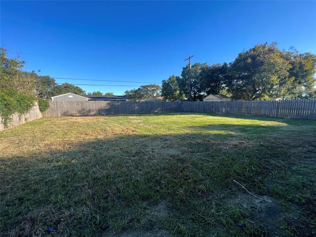 222 Ruslee Street, La Marque, TX 77568
