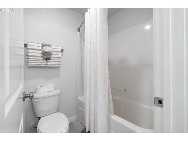 120 S LAGOON St, Rockaway Beach, OR 97136