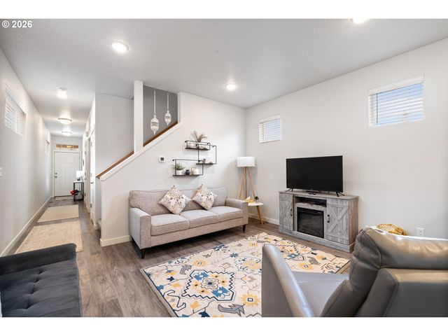 120 S LAGOON St, Rockaway Beach, OR 97136