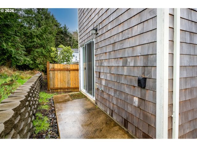 120 S LAGOON St, Rockaway Beach, OR 97136