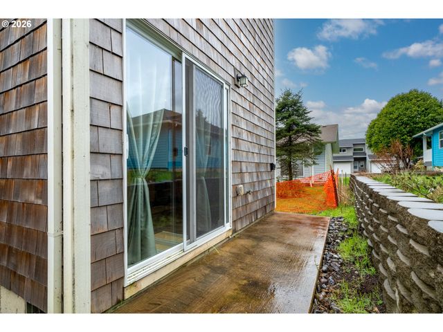 120 S LAGOON St, Rockaway Beach, OR 97136