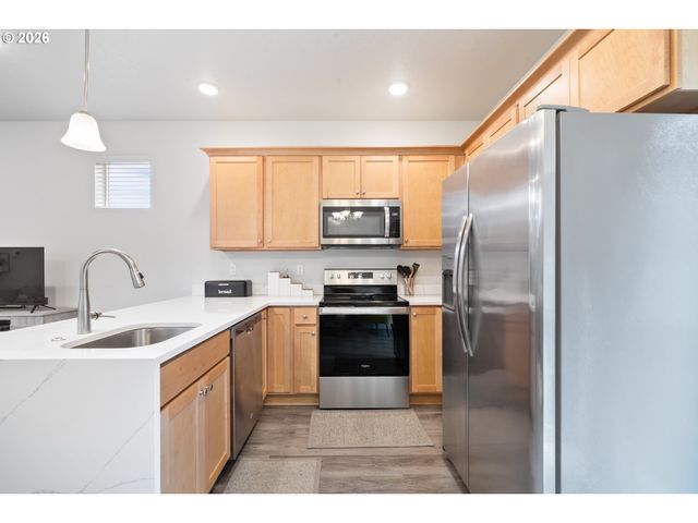 120 S LAGOON St, Rockaway Beach, OR 97136