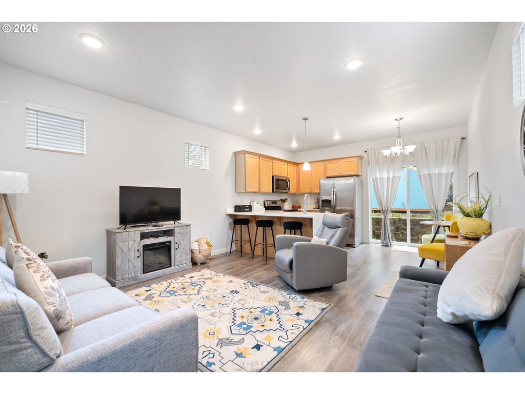 120 S LAGOON St, Rockaway Beach, OR 97136