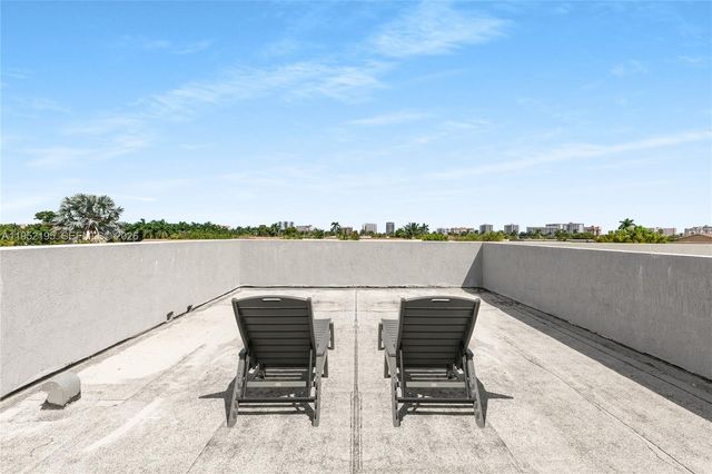 1123 NE 23rd Ter, Pompano Beach, FL 33062