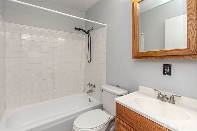 1482 Cobblestone Street, Riverside, OH 45432