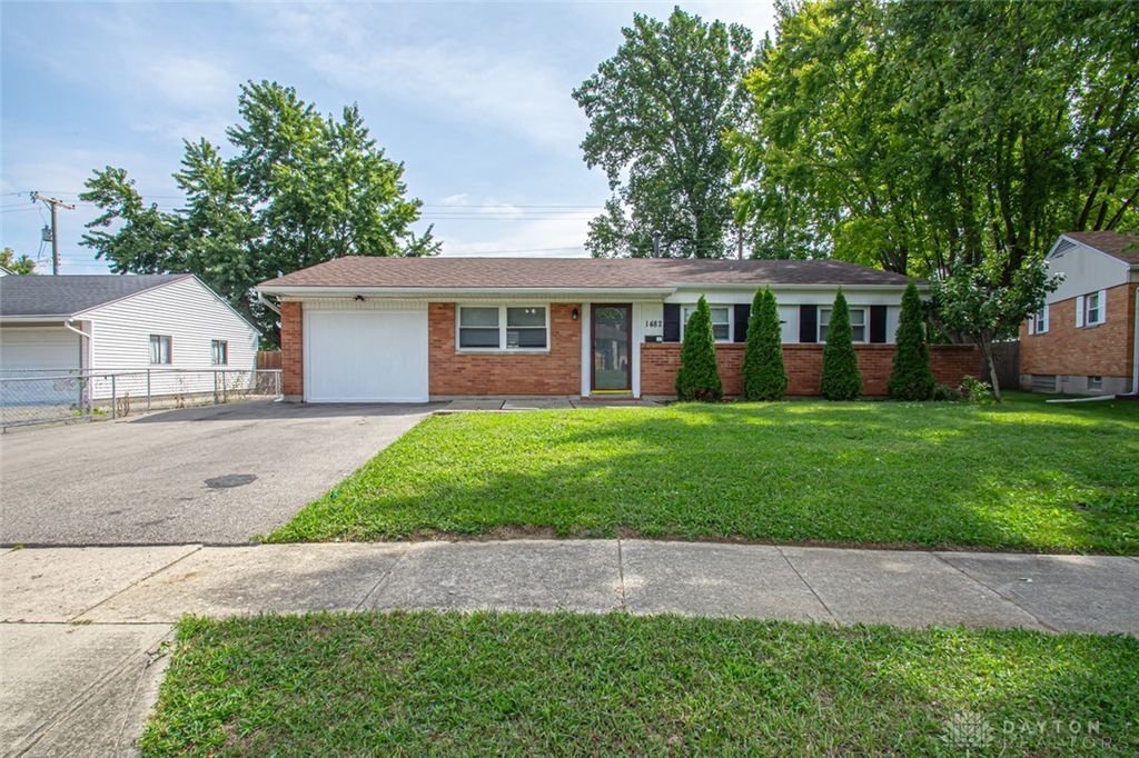 1482 Cobblestone Street, Riverside, OH 45432