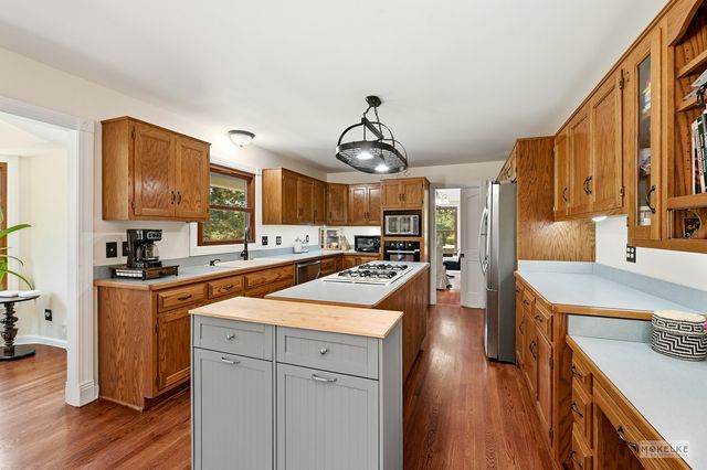 925 Merrill New Road, Sugar Grove, IL 60554