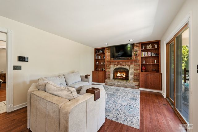 925 Merrill New Road, Sugar Grove, IL 60554