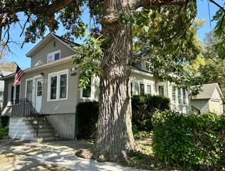 314 S 2nd Avenue 4, St. Charles, IL 60174