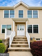 64 CHARIOT CT, Piscataway, NJ 08854