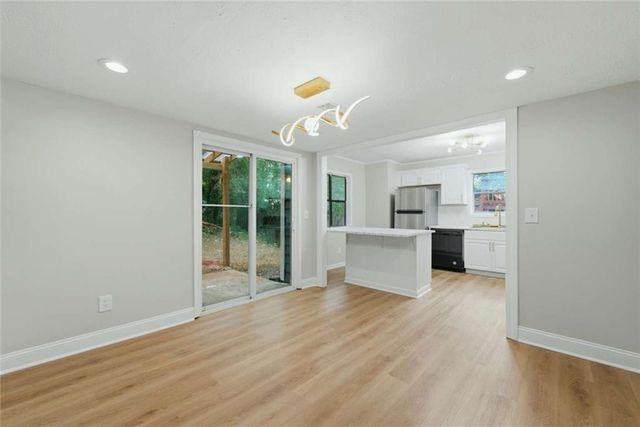 917 Lake Watch Drive, Stone Mountain, GA 30088