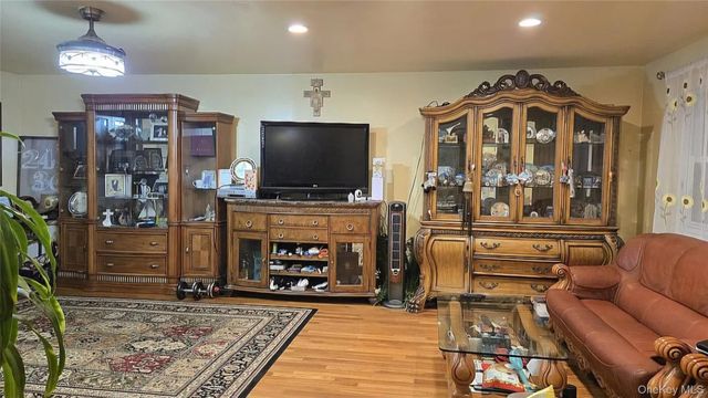 257 Schenck Avenue, Great Neck, NY 11021