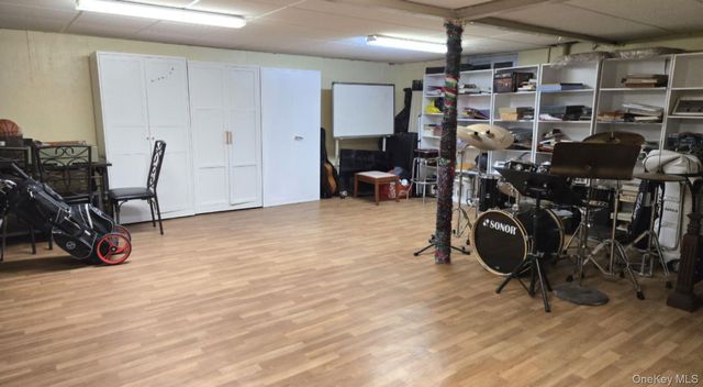 257 Schenck Avenue, Great Neck, NY 11021