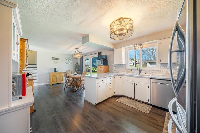 1835 DEXTER STREET, New London, WI 54961